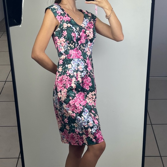 Review Chelsea Flower Dress Fitted Shift Vintage Floral Print Size 10 *no belt* - Picture 4 of 16